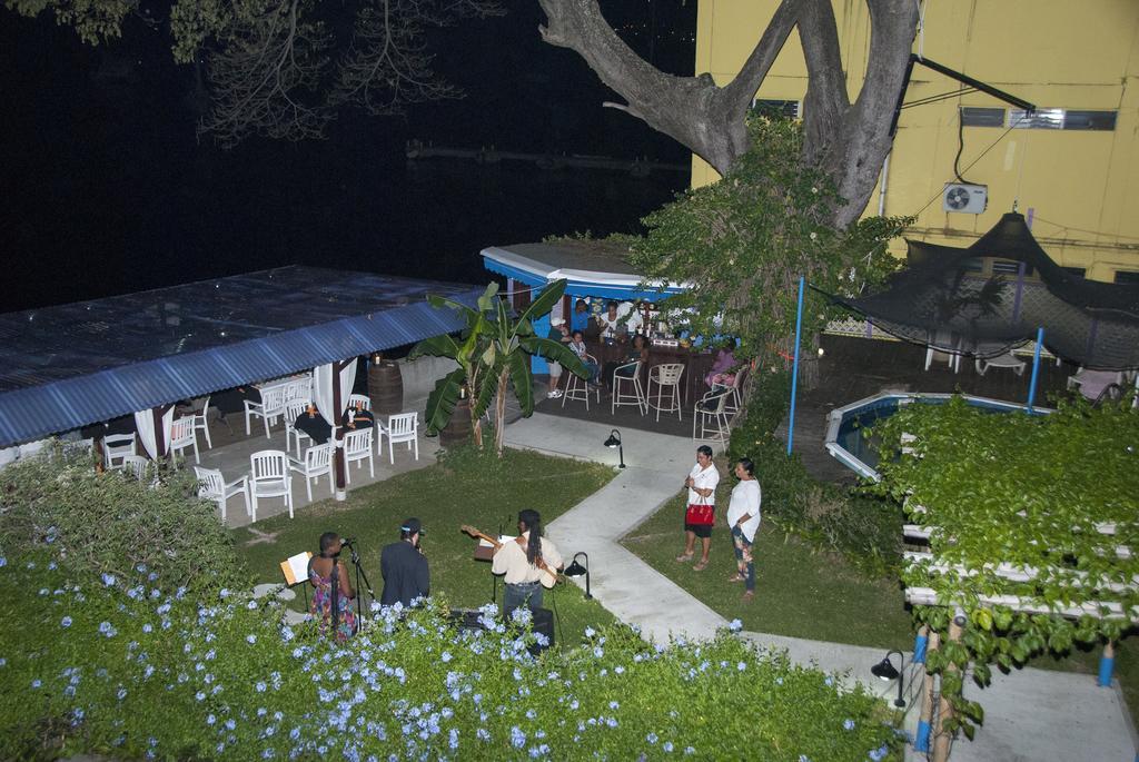 Castle Comfort Lodge Roseau Exterior foto